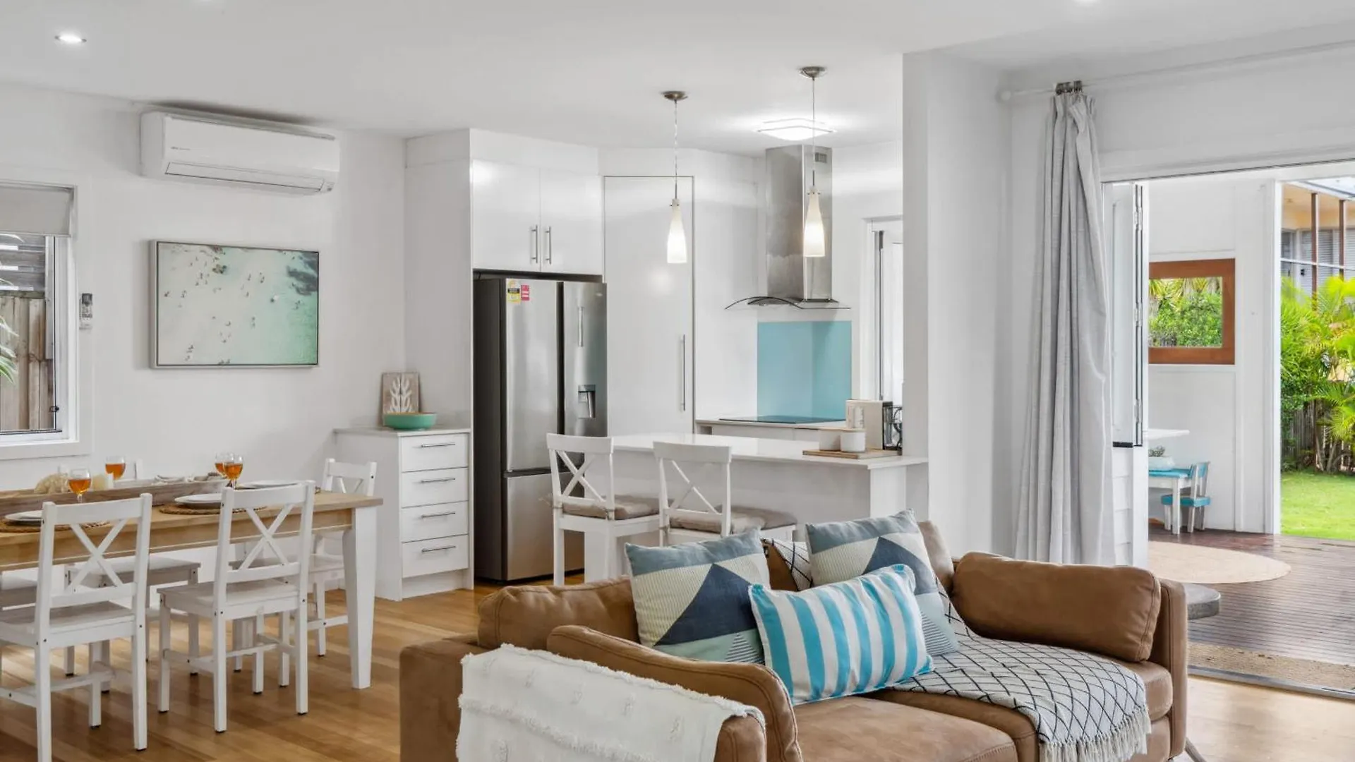 Tooway Beach House Walk To Beach & Pet-Friendly 칼론드라